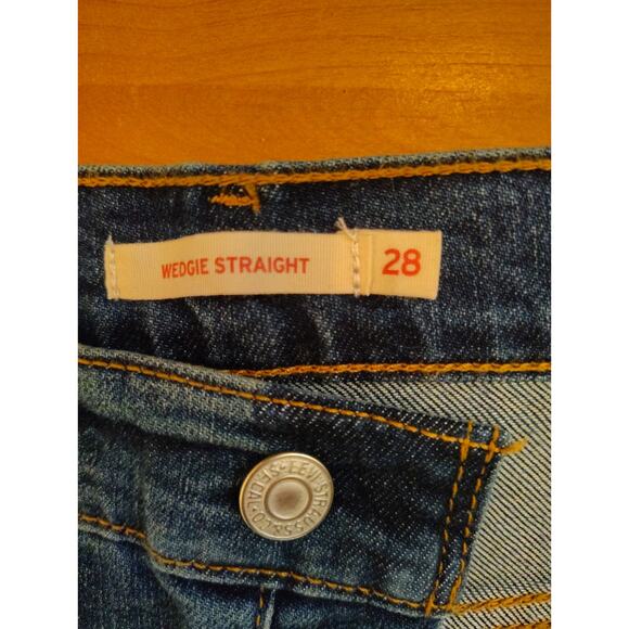Levi’s Wedgie Straight Jeans | Size 28x28 | Vintage-Inspired Fit - Picture 4 of 13